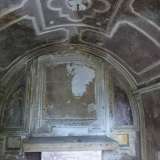 Sul lato destro del cortile ammiriamo invece una piccola cappella dedicata alla Madonna Addolorata, i cui interni sono completamente affrescati. La chiesetta � insomma la parte meglio conservata del complesso